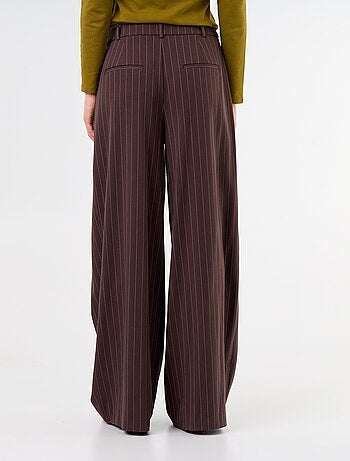 Pantalone ampio a vita alta con pinces