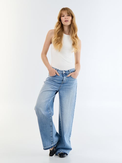 Pantalone in denim a gamba larga effetto slavato - Kiabi Pantalone in denim a gamba larga effetto slavato - Kiabi