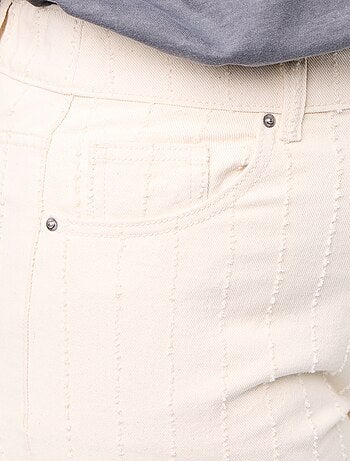 Pantalone in twill con abrasioni fantasiose verticali