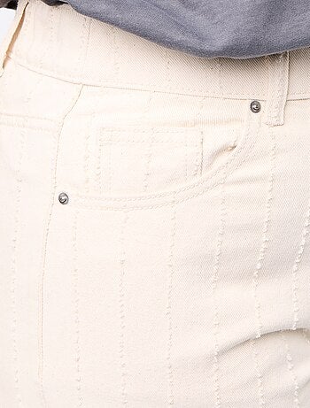 Pantalone in twill con abrasioni fantasiose verticali