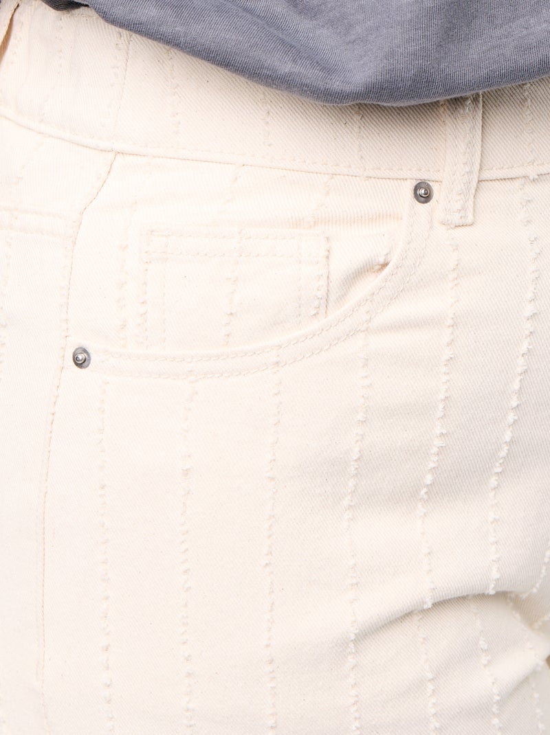 Pantalone in twill con abrasioni fantasiose verticali Bianco - Kiabi