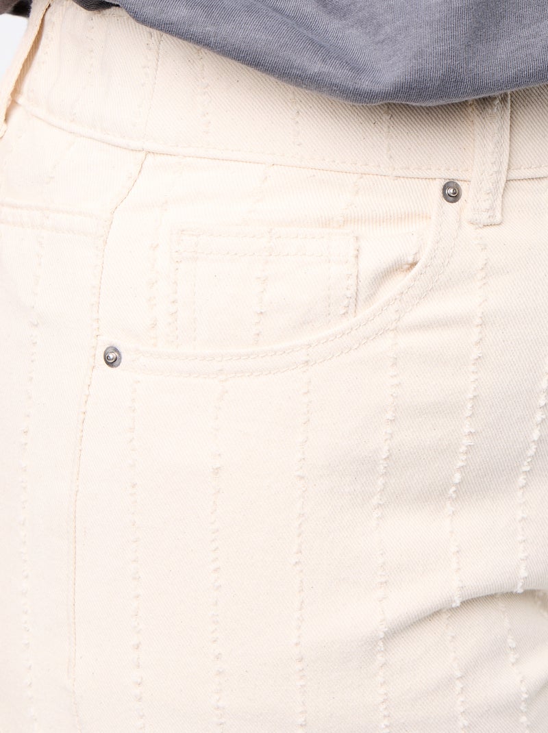 Pantalone in twill con abrasioni fantasiose verticali Bianco - Kiabi