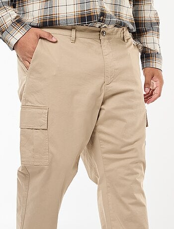 Pantalone multitasche a tinta unita con passanti per cintura