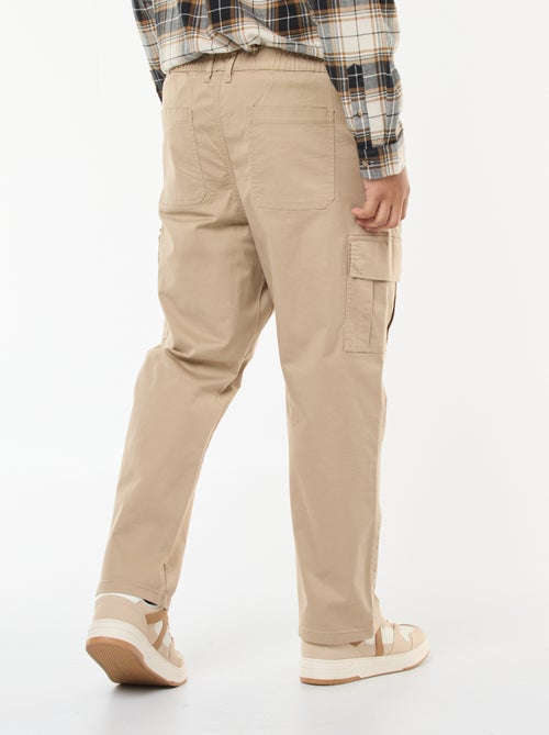 Pantalone multitasche a tinta unita con passanti per cintura - Kiabi Pantalone multitasche a tinta unita con passanti per cintura - Kiabi