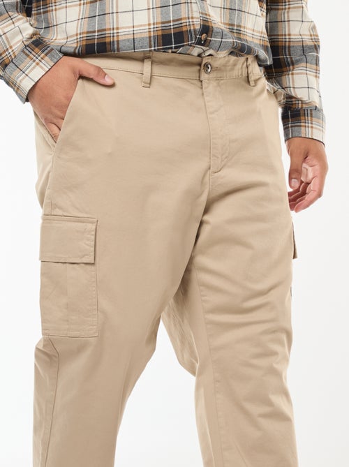 Pantalone multitasche a tinta unita con passanti per cintura - Kiabi Pantalone multitasche a tinta unita con passanti per cintura - Kiabi
