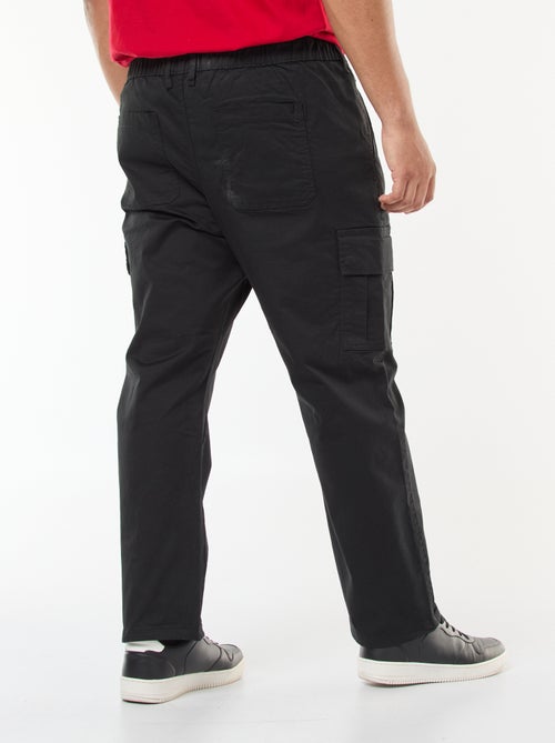 Pantalone multitasche a tinta unita con passanti per cintura - Kiabi Pantalone multitasche a tinta unita con passanti per cintura - Kiabi