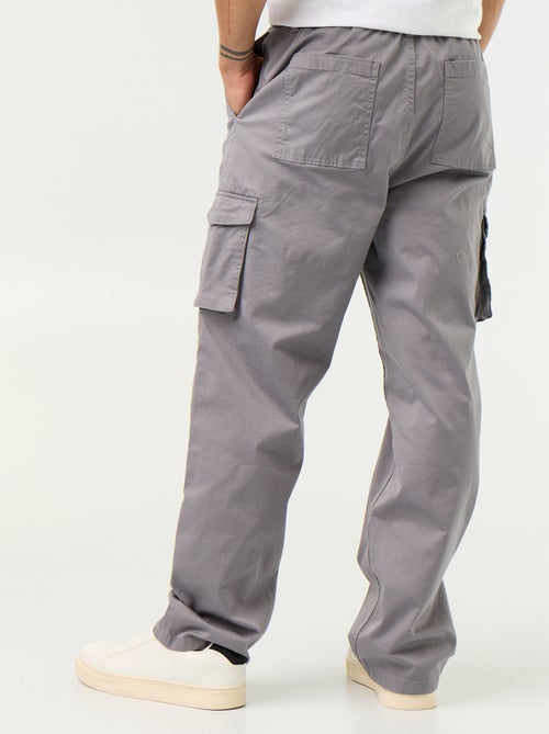 Pantalone multitasche regular fit - Kiabi Pantalone multitasche regular fit - Kiabi
