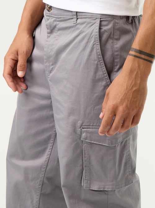 Pantalone multitasche regular fit - Kiabi Pantalone multitasche regular fit - Kiabi