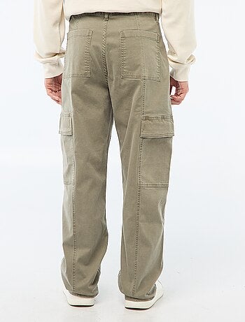 Pantaloni multitasche tinta unita taglio dritto / Regular Fit