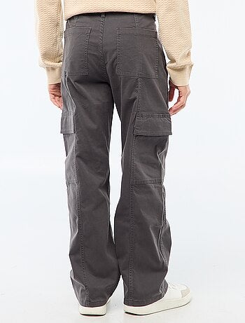 Pantaloni multitasche tinta unita taglio dritto / Regular Fit