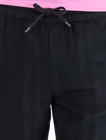 Pantalone tinta unita in tessuto testurizzato