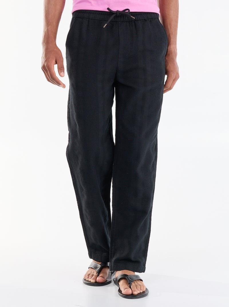 Pantalone tinta unita in tessuto testurizzato Nero - Kiabi