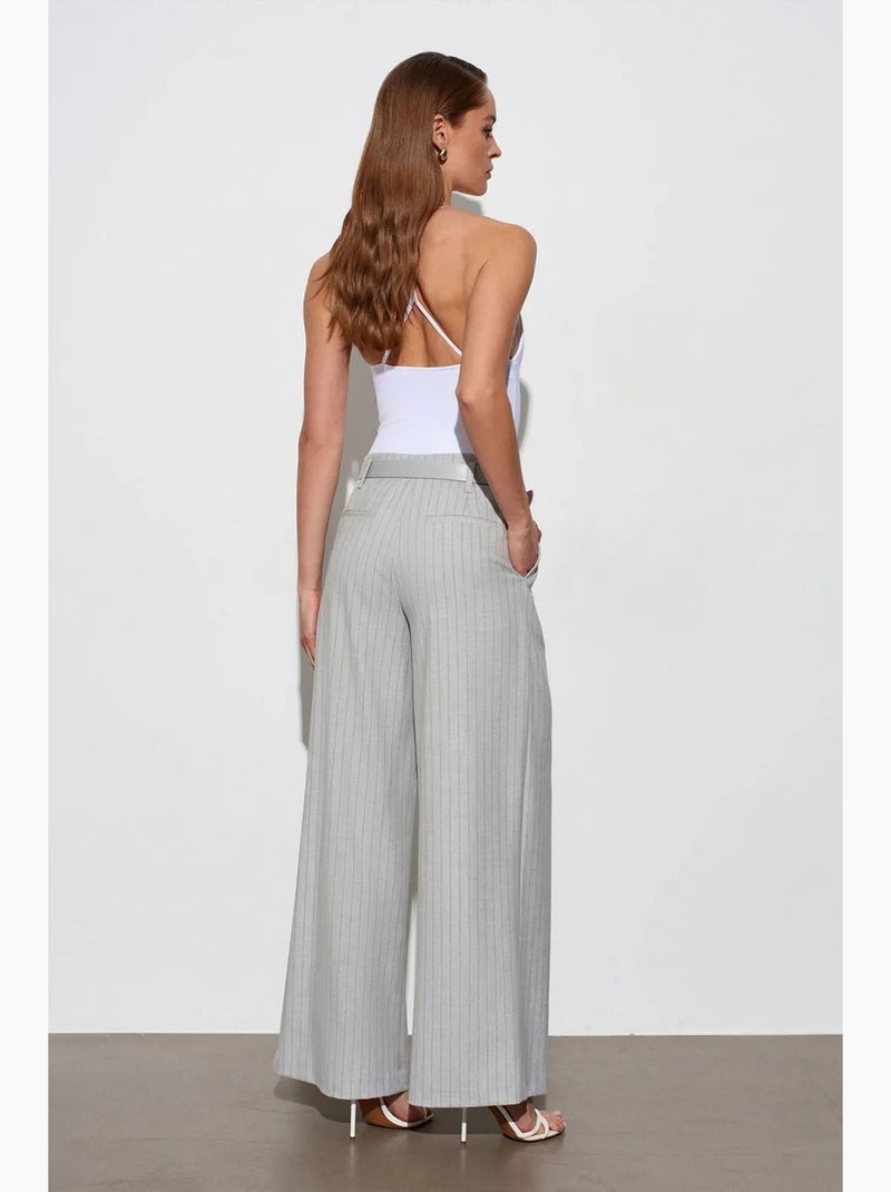 Pantaloni a gamba ampia a righe con pieghe dilvin Grigio chiaro - Kiabi