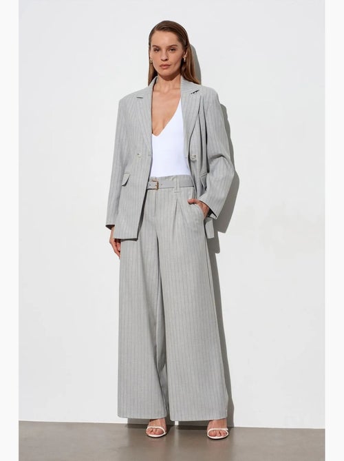 Pantaloni a gamba ampia a righe con pieghe dilvin - Kiabi Pantaloni a gamba ampia a righe con pieghe dilvin - Kiabi