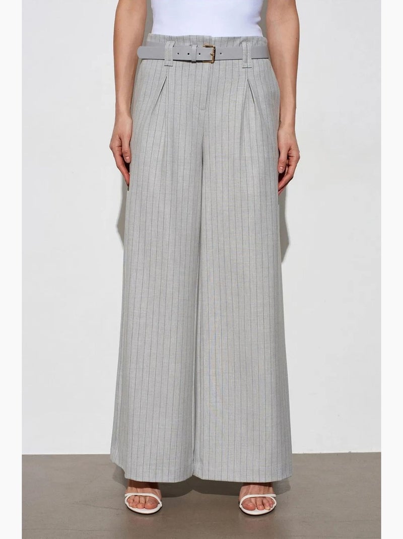 Pantaloni a gamba ampia a righe con pieghe dilvin Grigio chiaro - Kiabi