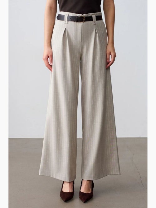 Pantaloni a gamba ampia a righe con pieghe dilvin - Kiabi Pantaloni a gamba ampia a righe con pieghe dilvin - Kiabi