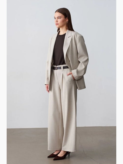 Pantaloni a gamba ampia a righe con pieghe dilvin - Kiabi Pantaloni a gamba ampia a righe con pieghe dilvin - Kiabi