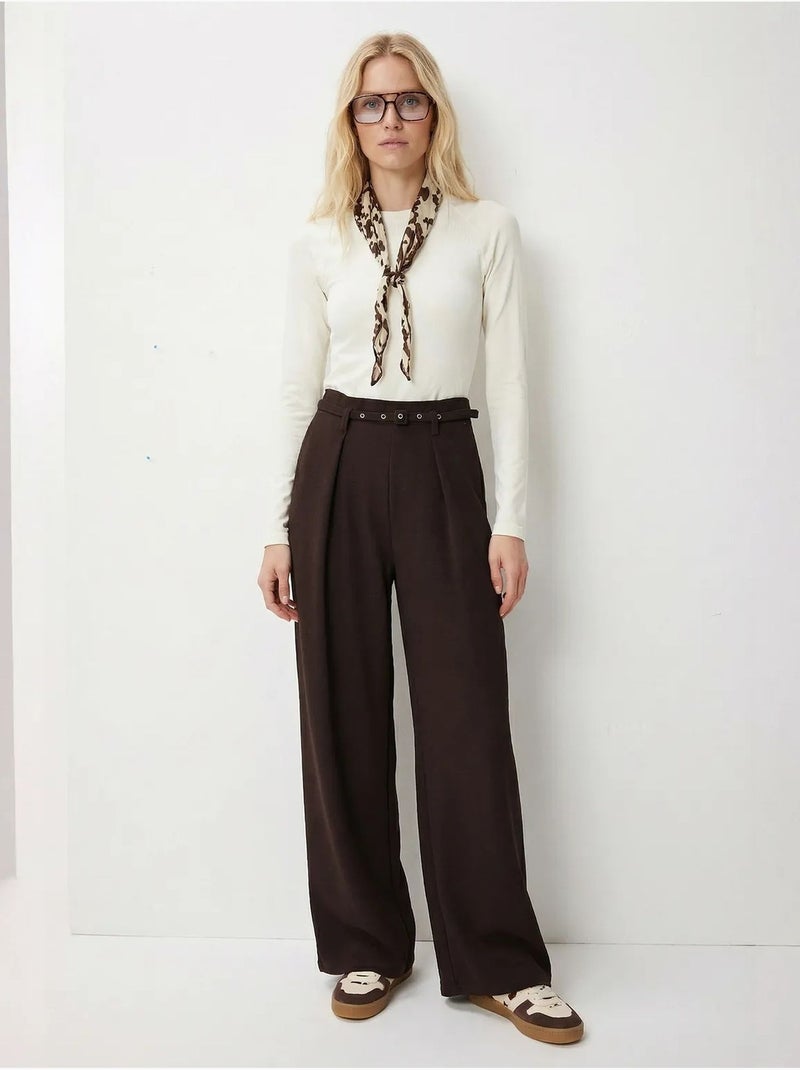 Pantaloni a gamba ampia con pieghe e cintura istanbul Marrone cioccolato - Kiabi