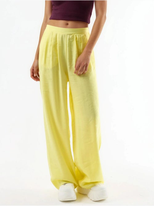 Pantaloni a gamba ampia con pince busem - Kiabi Pantaloni a gamba ampia con pince busem - Kiabi