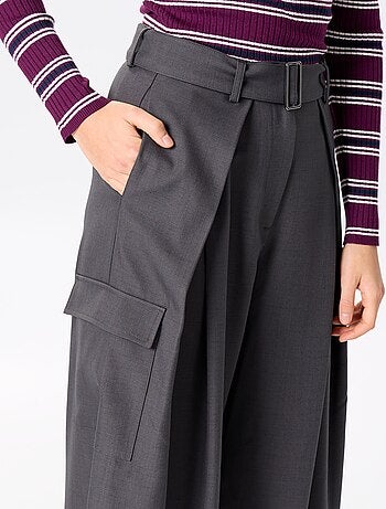 Pantaloni a gamba larga a vita alta con tasche a patta