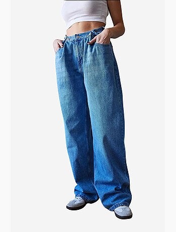 Pantaloni a gamba larga con dettaglio cintura e bottone lucci