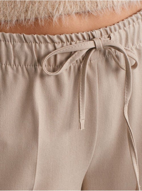 Pantaloni a gamba larga in crêpe dilvin - Kiabi Pantaloni a gamba larga in crêpe dilvin - Kiabi
