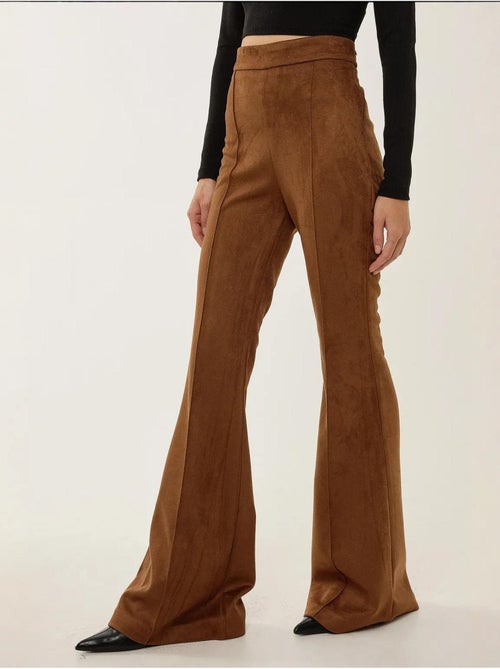 Pantaloni a gamba larga in pelle scamosciata a vita alta con pieghe hiccup - Kiabi Pantaloni a gamba larga in pelle scamosciata a vita alta con pieghe hiccup - Kiabi