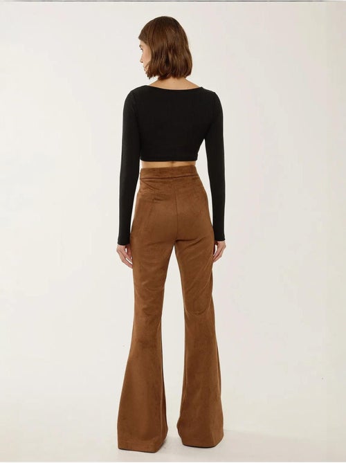 Pantaloni a gamba larga in pelle scamosciata a vita alta con pieghe hiccup - Kiabi Pantaloni a gamba larga in pelle scamosciata a vita alta con pieghe hiccup - Kiabi