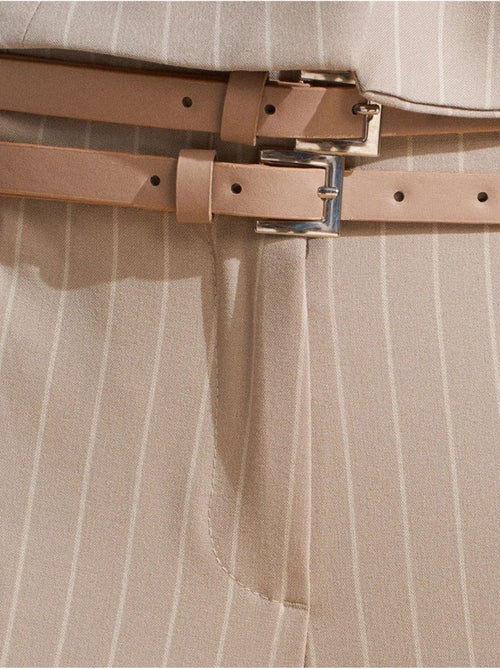 Pantaloni a righe a gamba dritta con cintura dilvin - Kiabi Pantaloni a righe a gamba dritta con cintura dilvin - Kiabi