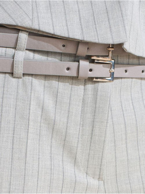 Pantaloni a righe a gamba dritta con cintura dilvin - Kiabi Pantaloni a righe a gamba dritta con cintura dilvin - Kiabi