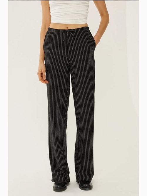 Pantaloni a righe con elastico in vita hiccup - Kiabi Pantaloni a righe con elastico in vita hiccup - Kiabi