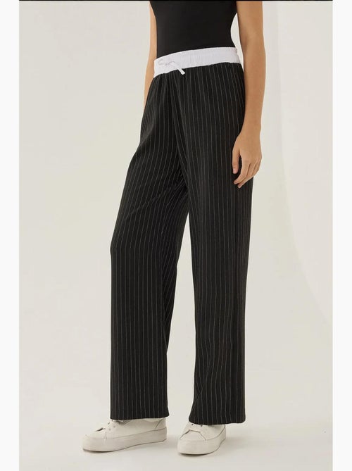 Pantaloni a righe con elastico in vita hiccup - Kiabi Pantaloni a righe con elastico in vita hiccup - Kiabi