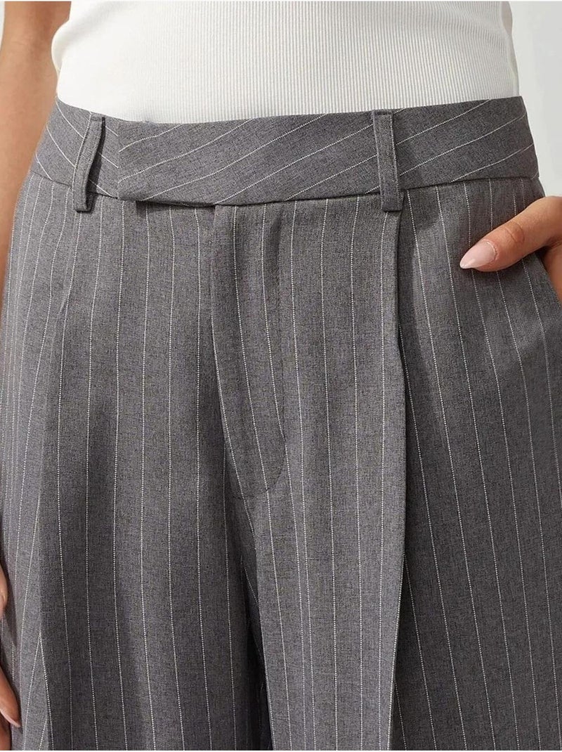 Pantaloni a righe plissettati a gamba dritta hiccup Grigio - Kiabi