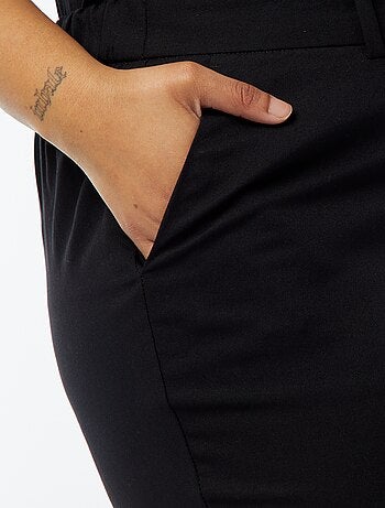 Pantaloni a sigaretta con apertura con gancetto e zip -