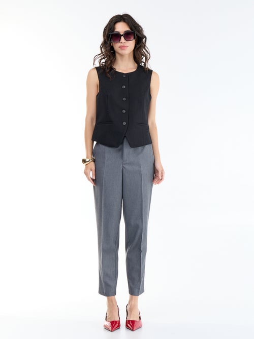 Pantaloni a sigaretta tinta unita con 2 tasche - Kiabi Pantaloni a sigaretta tinta unita con 2 tasche - Kiabi