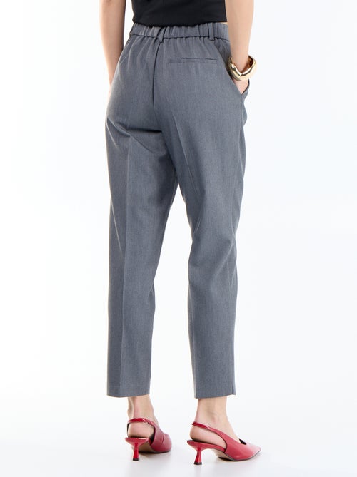 Pantaloni a sigaretta tinta unita con 2 tasche - Kiabi Pantaloni a sigaretta tinta unita con 2 tasche - Kiabi