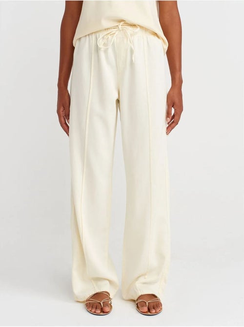 Pantaloni a vita alta a gamba ampia con cintura da annodare dilvin - Kiabi Pantaloni a vita alta a gamba ampia con cintura da annodare dilvin - Kiabi