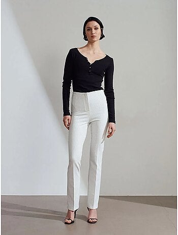 Pantaloni a vita alta a righe con pieghe e gamba svasata