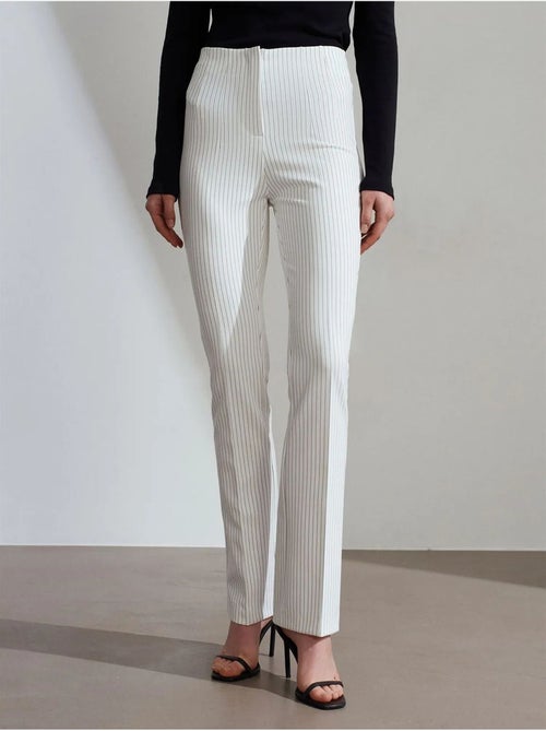 Pantaloni a vita alta a righe con pieghe e gamba svasata - Kiabi Pantaloni a vita alta a righe con pieghe e gamba svasata - Kiabi