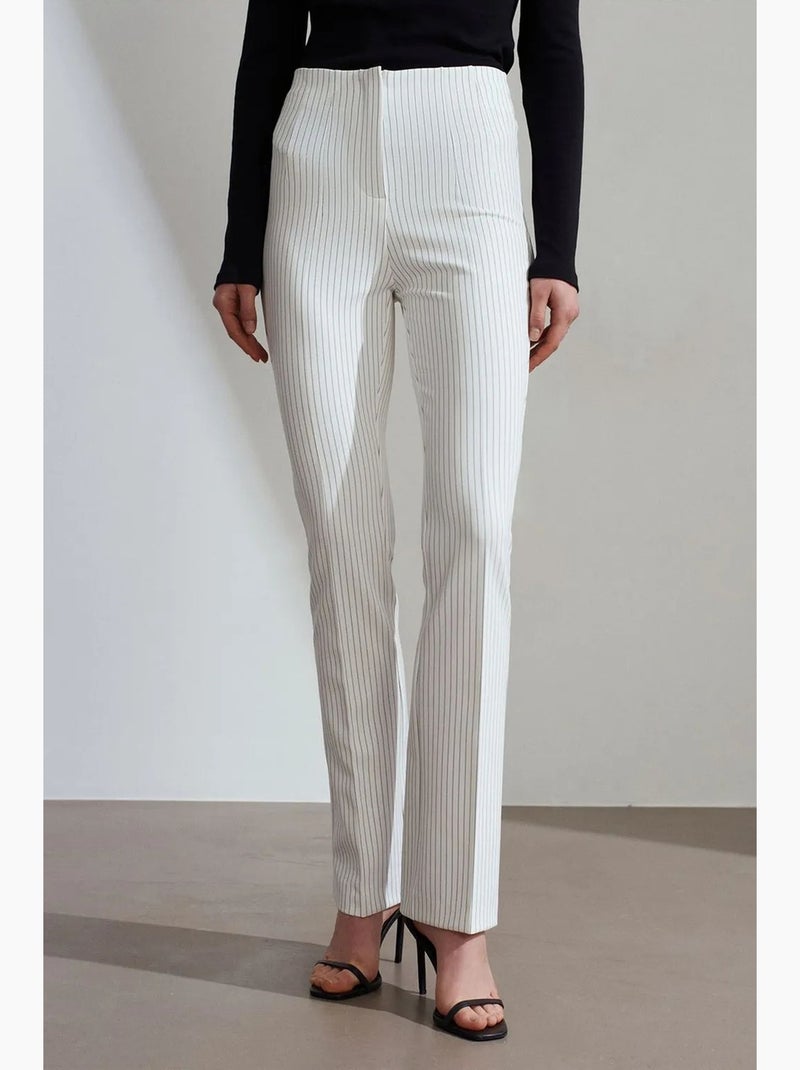 Pantaloni a vita alta a righe con pieghe e gamba svasata dilvin Bianco - Kiabi