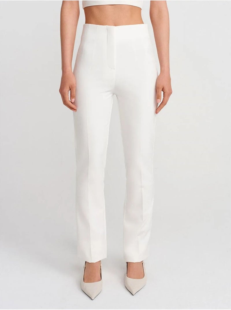 Pantaloni a vita alta a zampa con pieghe Bianco - Kiabi