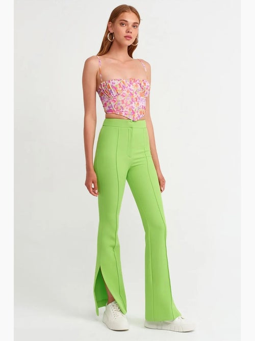 Pantaloni a vita alta a zampa con spacco dilvin - Kiabi Pantaloni a vita alta a zampa con spacco dilvin - Kiabi
