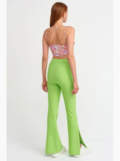 Pantaloni a vita alta a zampa con spacco dilvin - Kiabi Pantaloni a vita alta a zampa con spacco dilvin - Kiabi
