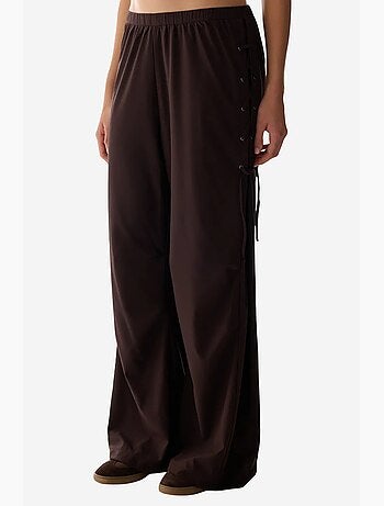 Pantaloni a vita alta con dettaglio al fondo penti