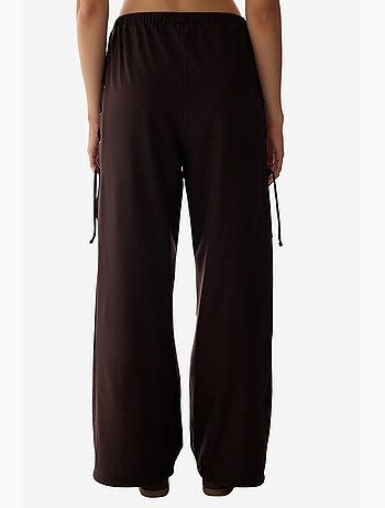 Pantaloni a vita alta con dettaglio al fondo penti
