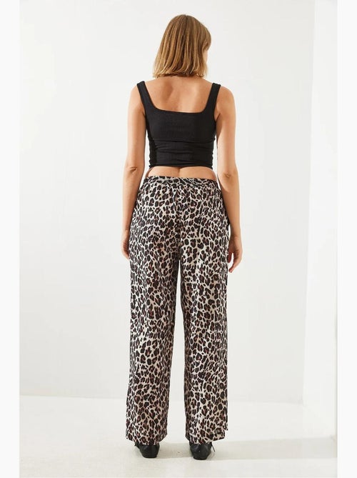 Pantaloni a vita alta con stampa leopardata a gamba ampia lucci - Kiabi Pantaloni a vita alta con stampa leopardata a gamba ampia lucci - Kiabi