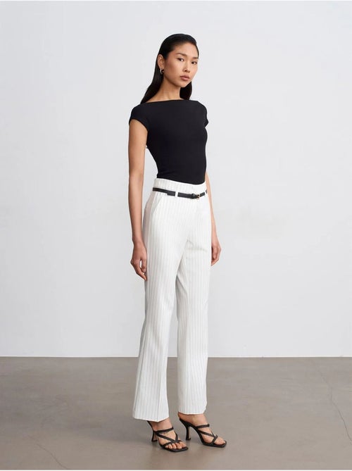 Pantaloni a zampa a righe a vita alta con cintura dilvin - Kiabi Pantaloni a zampa a righe a vita alta con cintura dilvin - Kiabi