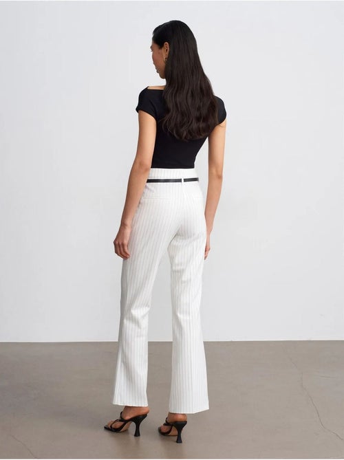 Pantaloni a zampa a righe a vita alta con cintura dilvin - Kiabi Pantaloni a zampa a righe a vita alta con cintura dilvin - Kiabi
