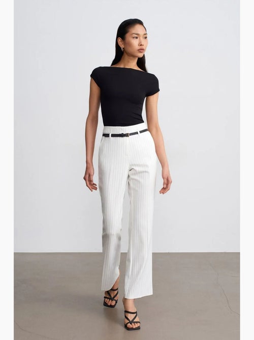 Pantaloni a zampa a righe a vita alta con cintura dilvin - Kiabi Pantaloni a zampa a righe a vita alta con cintura dilvin - Kiabi
