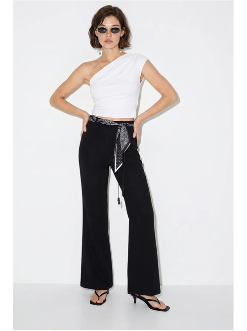 Pantaloni a zampa a vita alta con cintura lucci - Kiabi